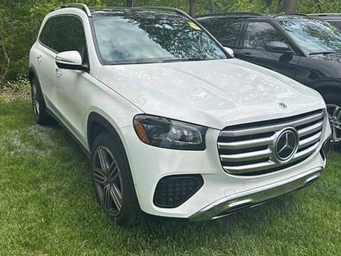 Used 2025 Mercedes-Benz GLS 450 4MATIC image 2