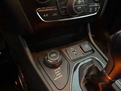 Used 2023 Jeep Cherokee Altitude Lux AWD/4WD image 26