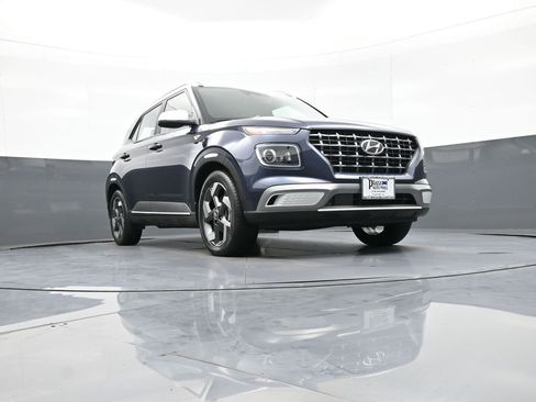 Certified 2023 Hyundai Venue Limited FWD image 27