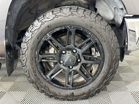 Used 2017 Toyota Tundra SR5 w/ SR5 Upgrade Package RWD image 29