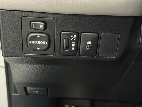 Used 2015 Toyota RAV4 Limited image 20