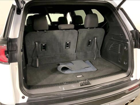 Used 2025 GMC Acadia Elevation image 4