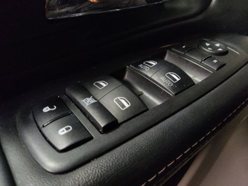 Used 2019 Dodge Grand Caravan SXT FWD image 27