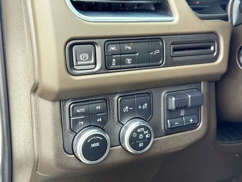 Used 2022 GMC Yukon SLT w/ SLT Premium Package image 15