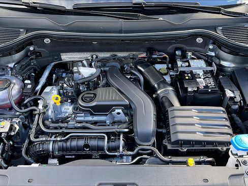 New 2026 Volkswagen Taos SEL image 9