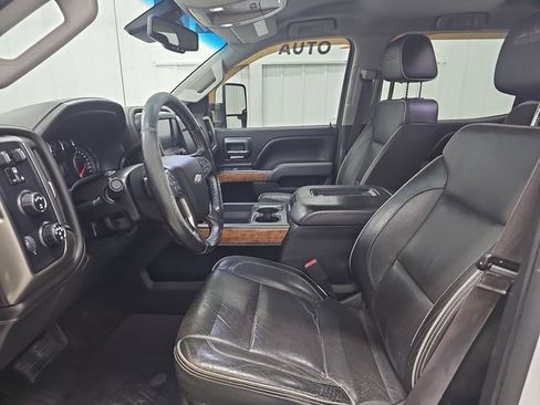Used 2017 Chevrolet Silverado 2500 High Country w/ Duramax Plus Package AWD/4WD image 9