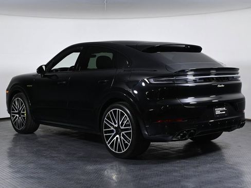 Certified 2026 Porsche Cayenne Turbo image 3