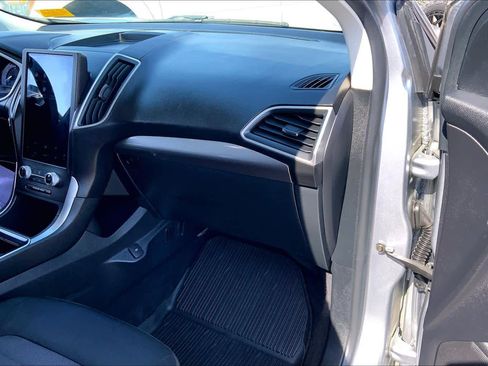 Certified 2021 Ford Edge SE FWD image 16