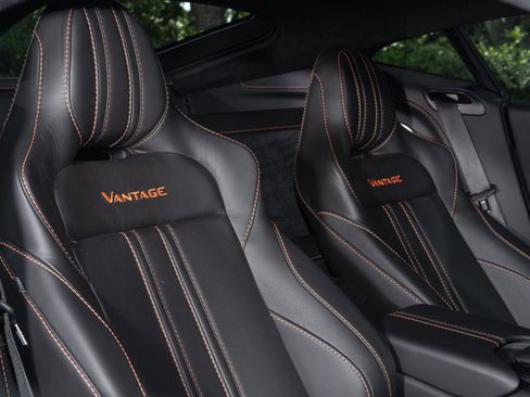 Used 2021 Aston Martin V8 Vantage Coupe image 16