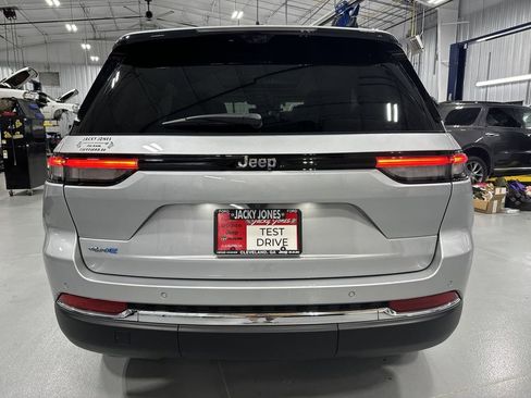 Used 2024 Jeep Grand Cherokee Limited 4xe w/ Luxury Tech Group II image 7