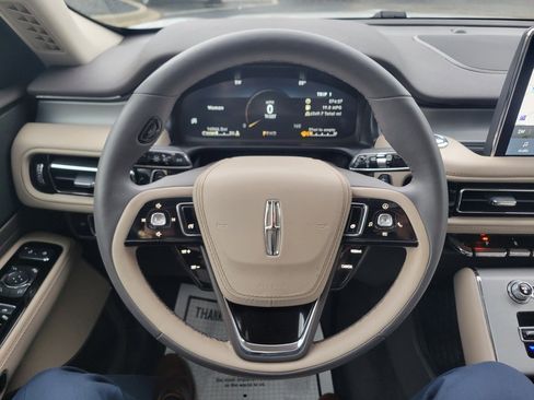Used 2023 Lincoln Aviator AWD Standard 4dr SUV w/ Premium Package image 8