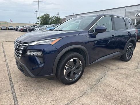 Used 2025 Nissan Rogue SV AWD/4WD image 3