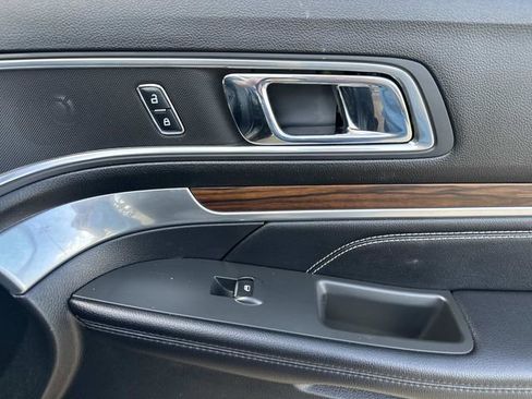 Used 2017 Ford Explorer Limited image 15