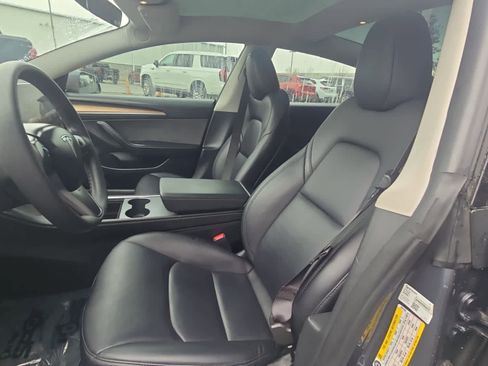 Used 2023 Tesla Model 3 Standard Range image 11