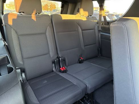 Used 2025 Chevrolet Suburban LS image 12