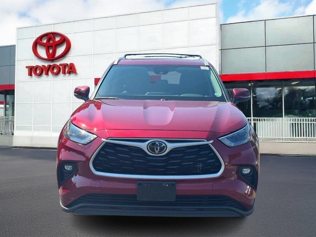 Used 2022 Toyota Highlander XLE AWD/4WD image 13