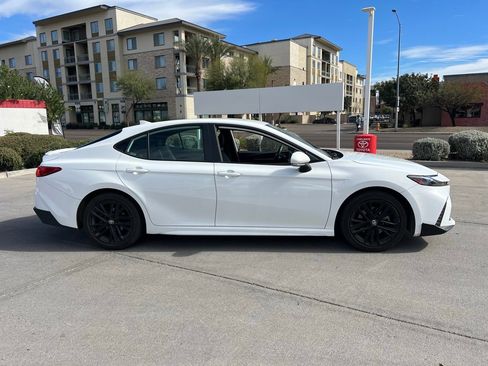 Used 2025 Toyota Camry SE image 2