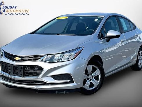 Used 2018 Chevrolet Cruze LS FWD image 1