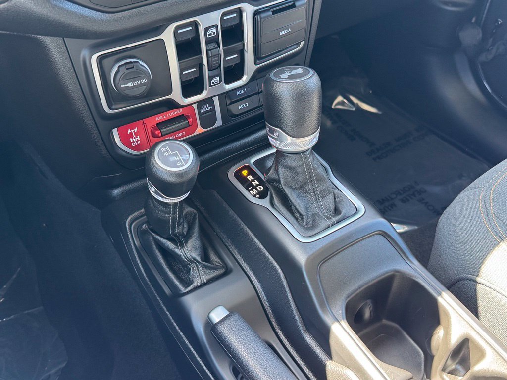 Used 2025 Jeep Wrangler Unlimited Sport AWD/4WD image 16