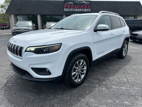 Used 2019 Jeep Cherokee Latitude Plus w/ Comfort/Convenience Group AWD/4WD image 1