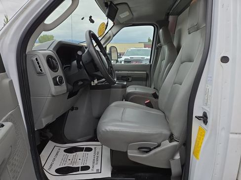 Used 2022 Ford E-450 and Econoline 450 Super Duty RWD image 2