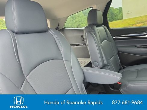 Used 2020 Buick Enclave Essence FWD image 13