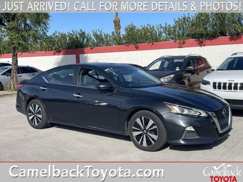 Used 2021 Nissan Altima 2.5 SV image 1