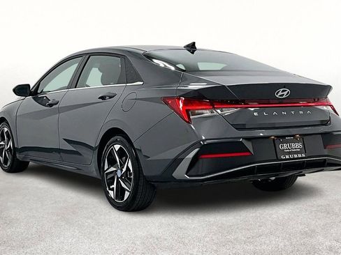 Certified 2025 Hyundai Elantra SEL FWD image 15