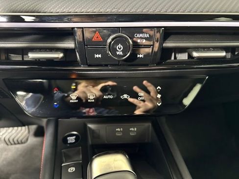 Certified 2025 Nissan Kicks SR image 23