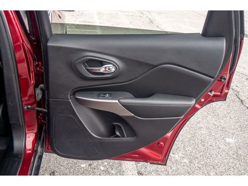 Used 2019 Jeep Cherokee Limited image 20