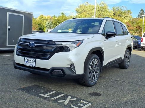New 2025 Subaru Forester Touring image 3