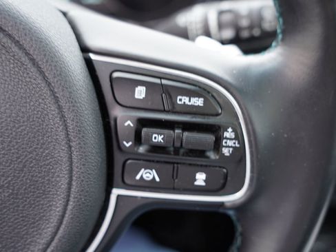 Certified 2022 Kia Niro EX Premium w/ Cold Weather Package image 31