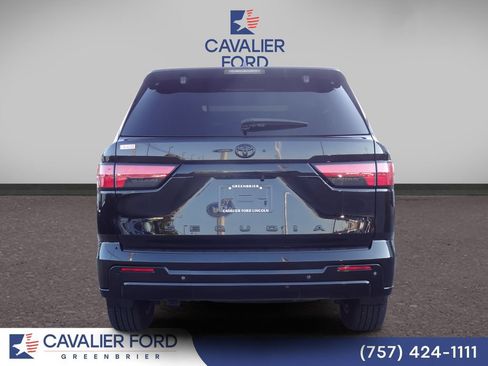 Used 2024 Toyota Sequoia Platinum AWD/4WD image 3
