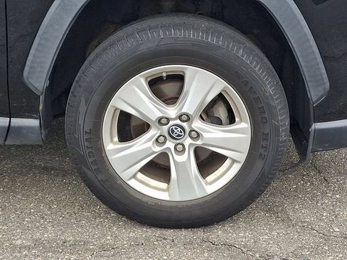 Used 2019 Toyota RAV4 XLE AWD/4WD image 28