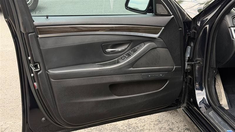 Used 2016 BMW 550i xDrive Sedan AWD/4WD image 21