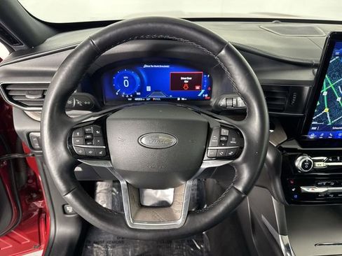 Used 2022 Ford Explorer Platinum w/ Technology Package AWD/4WD image 10