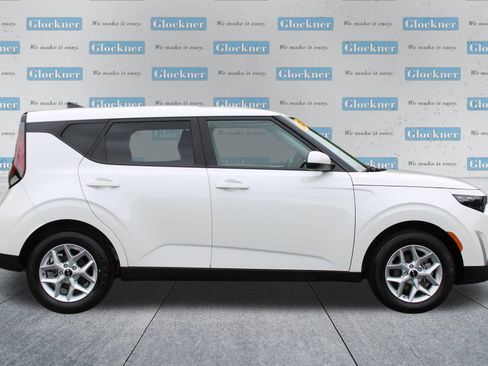 Used 2025 Kia Soul LX FWD image 4