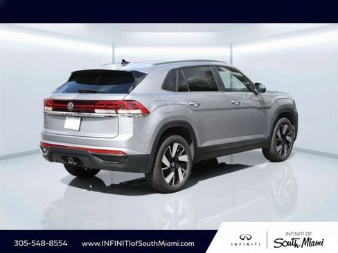 Used 2025 Volkswagen Atlas Cross Sport SE image 4
