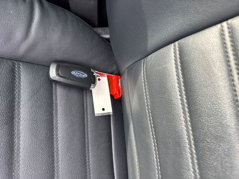 Used 2017 Ford Fusion SE w/ Fusion SE Technology Package image 29