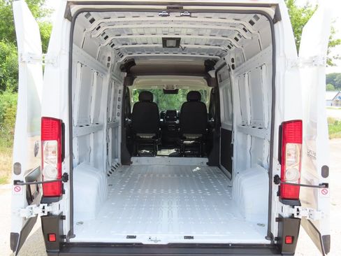 Used 2026 RAM ProMaster 2500 w/ Convenience Group FWD image 12