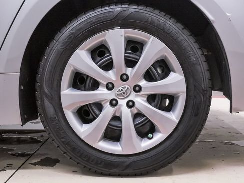 Used 2020 Toyota Corolla LE FWD image 32