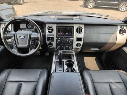 Used 2015 Ford Expedition XLT w/ Equipment Group 202A RWD image 4