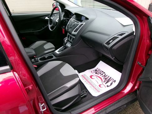 Used 2014 Ford Focus SE w/ SE Sport Package FWD image 11