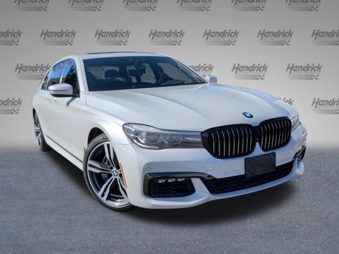 Used 2017 BMW 740i image 2