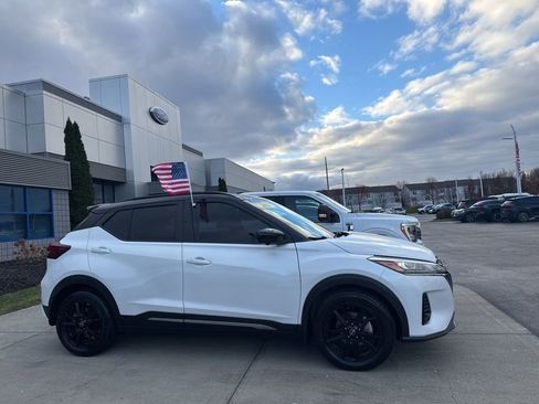 Used 2022 Nissan Kicks SR w/ Premium Package image 10