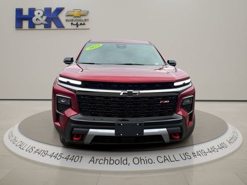 Used 2024 Chevrolet Traverse Z71 AWD/4WD image 3