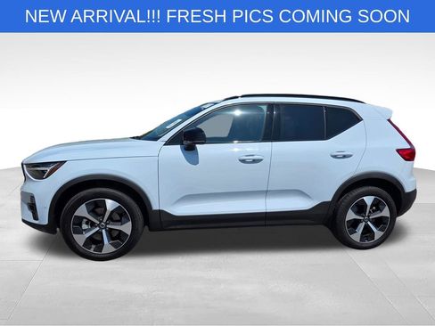 Used 2026 Volvo XC40 B5 Plus AWD/4WD image 3
