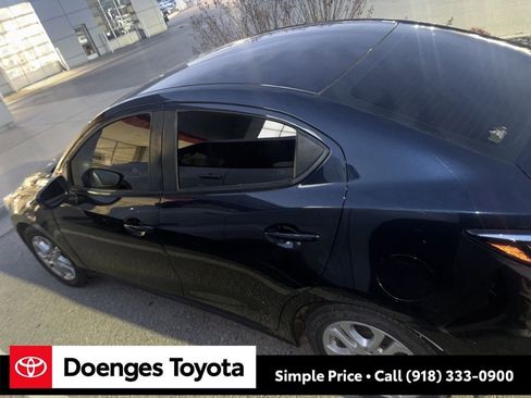 Used 2017 Toyota Yaris iA image 16