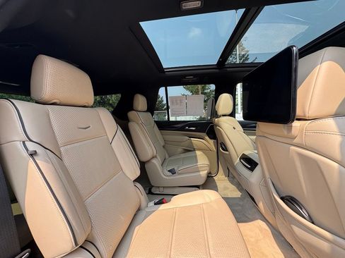 Used 2021 Cadillac Escalade Premium Luxury w/ Driver Assist Tech Package AWD/4WD image 39