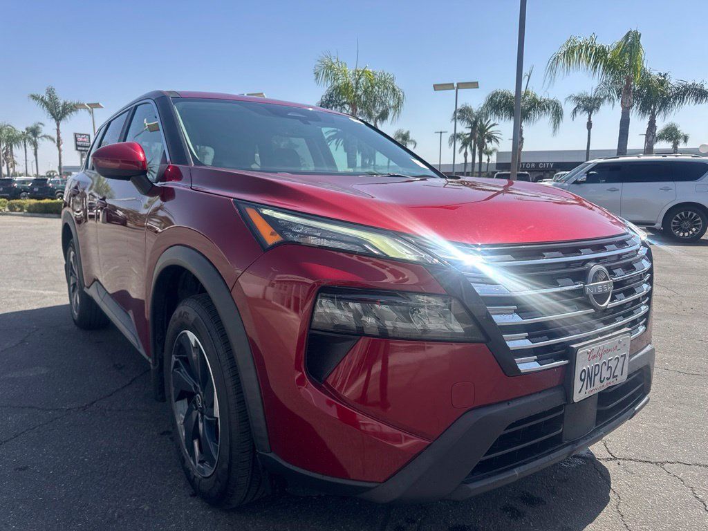 Used 2024 Nissan Rogue SV FWD image 5